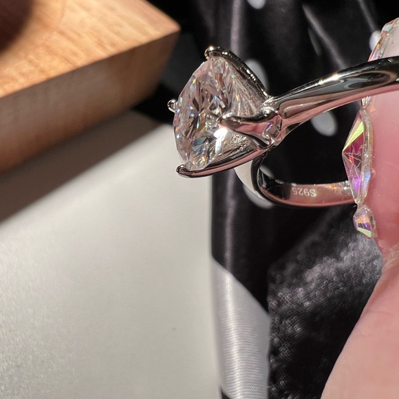 Certified GENUINE 3.0 Carat Moissanite
Solitaire Ring 925 Sterling Silver - Picture 8 of 13